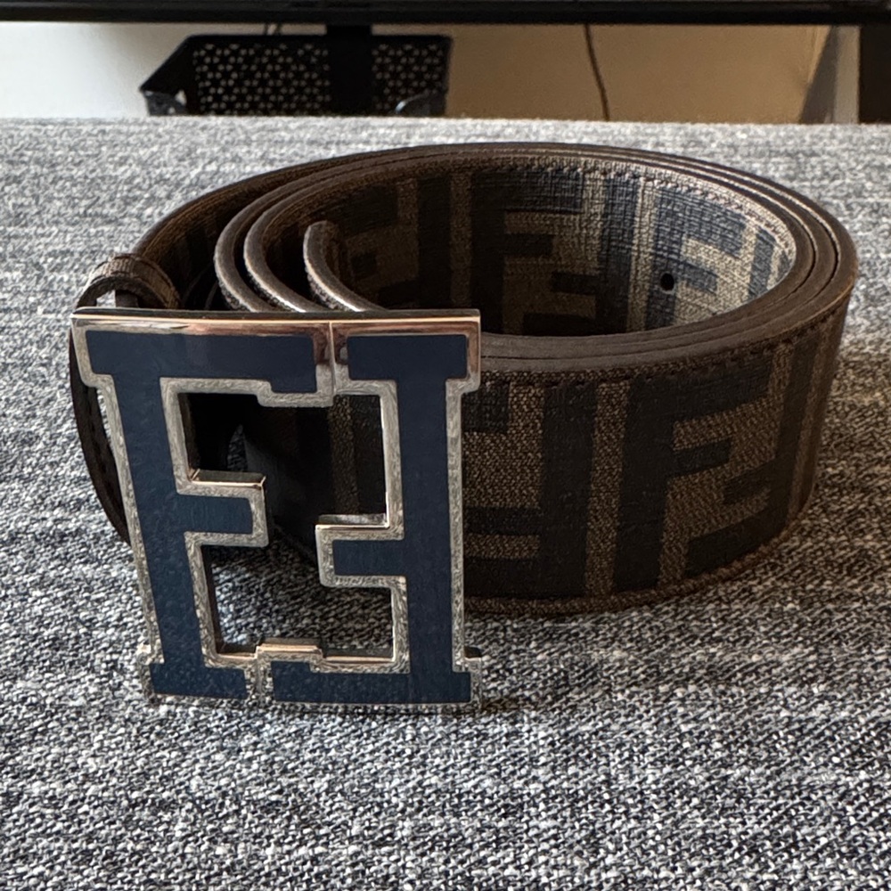 Men’s Fendi belt Size 36
Brown with Blue Double F buckle
Like New